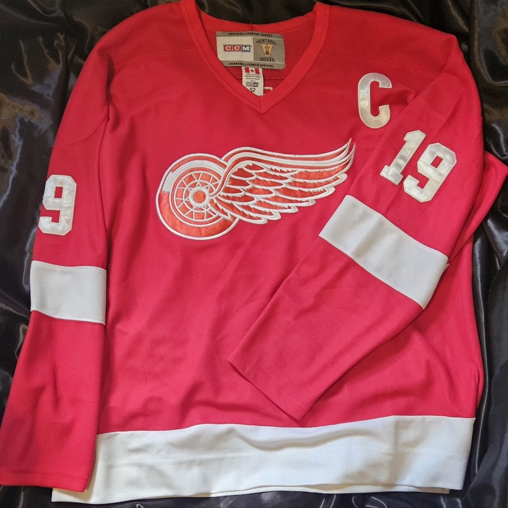 CCM Red Detroit Red Wings Jersey